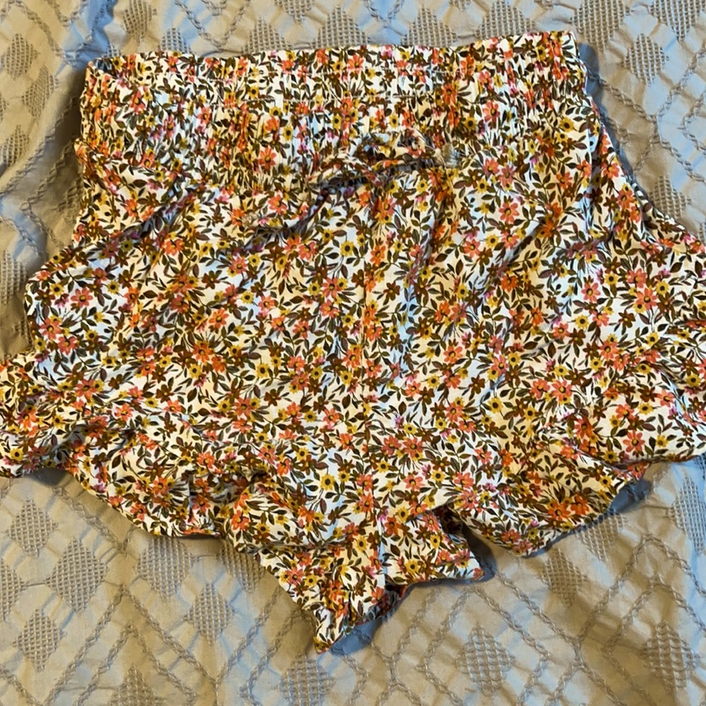 Floral soft flowy shorts